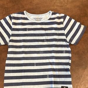 Munster size 10 blue striped tee
